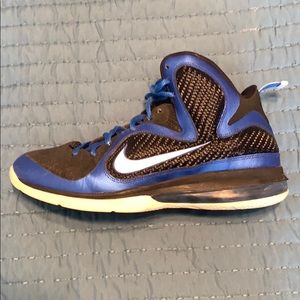 Nike LeBron 9 Kentucky- Size 10